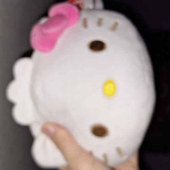 Hello kitty plushie - Picture 4 of 4